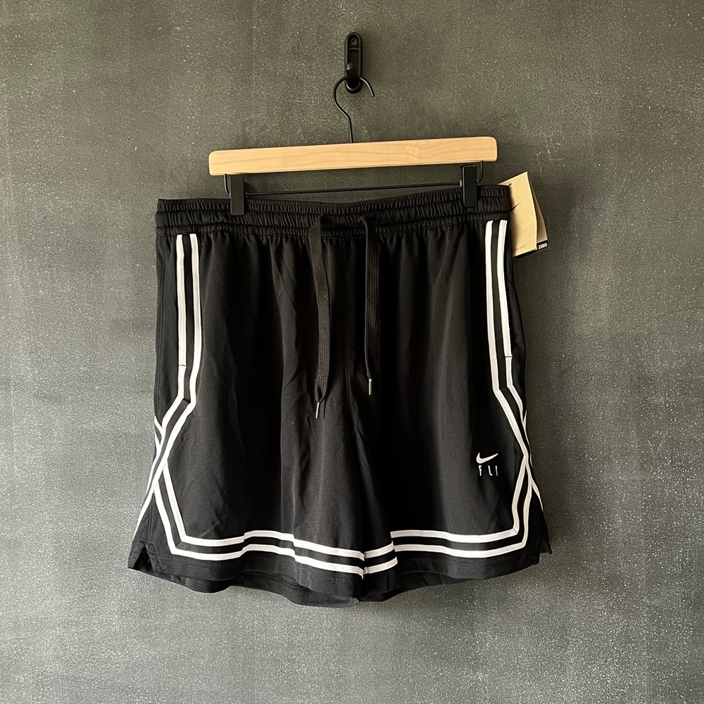 Nike Women’s Basketball Shorts Loose Fit XL